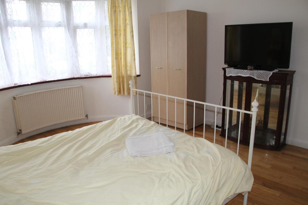 Beautiful Double Bedroom Edgware ภายนอก รูปภาพ